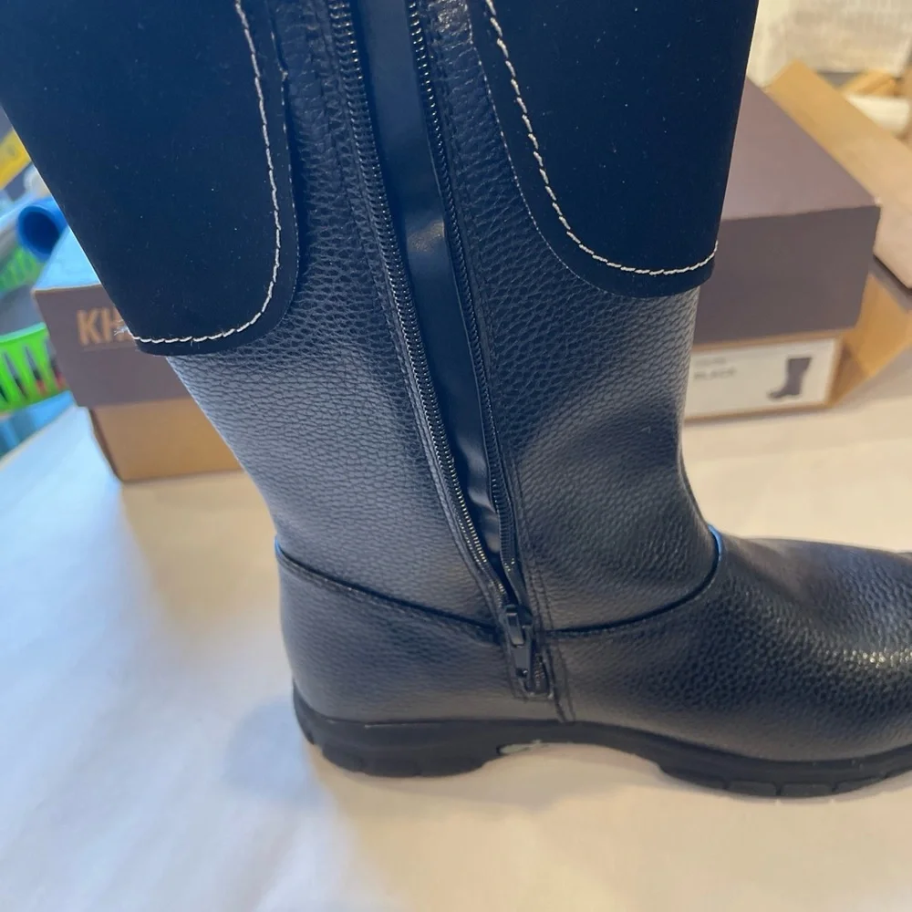 khombu boots child’s/ girl Size 4 Black , Winter Boots , Zipped Up Boots